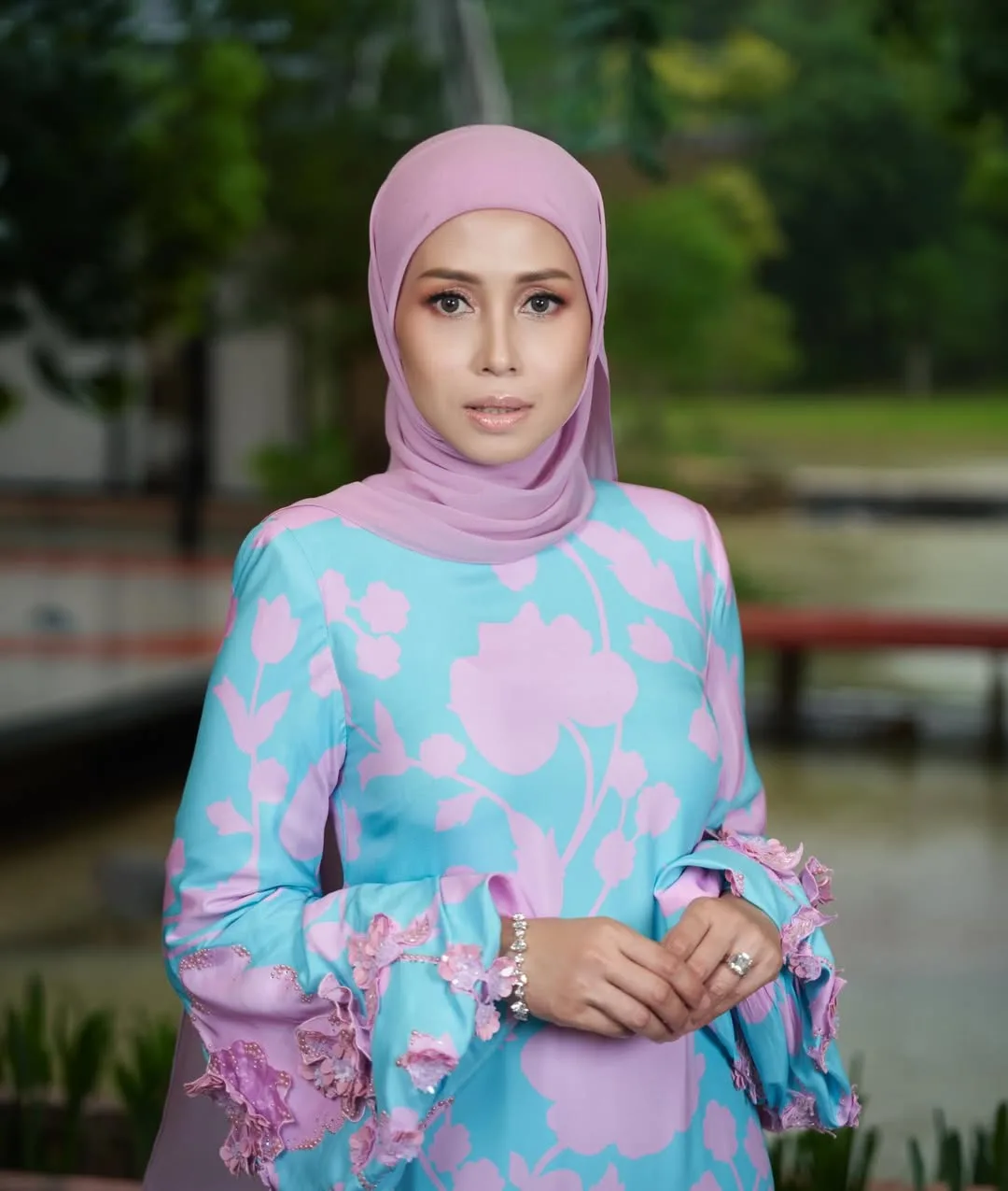 Azrinaz Mazhar Hakim Jemput Rakan Selebriti Beraya Ke Rumah, Terpukau Tengok Mahligai Miliknya!