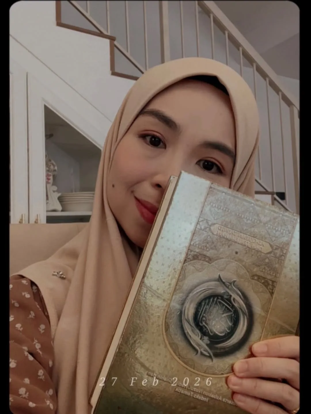 "Kulitnya Makin Pudar Tapi Tetap Berguna Sampai Hari Ini,” Sofizah Mousin Kongsi Naskhah Al-Quran Dijaganya Dari Zaman Belajar 11 “Kulitnya Makin Pudar Tapi Tetap Berguna Sampai Hari Ini,” Sofizah Mousin Kongsi Naskhah Al-Quran Dijaganya Dari Zaman Belajar