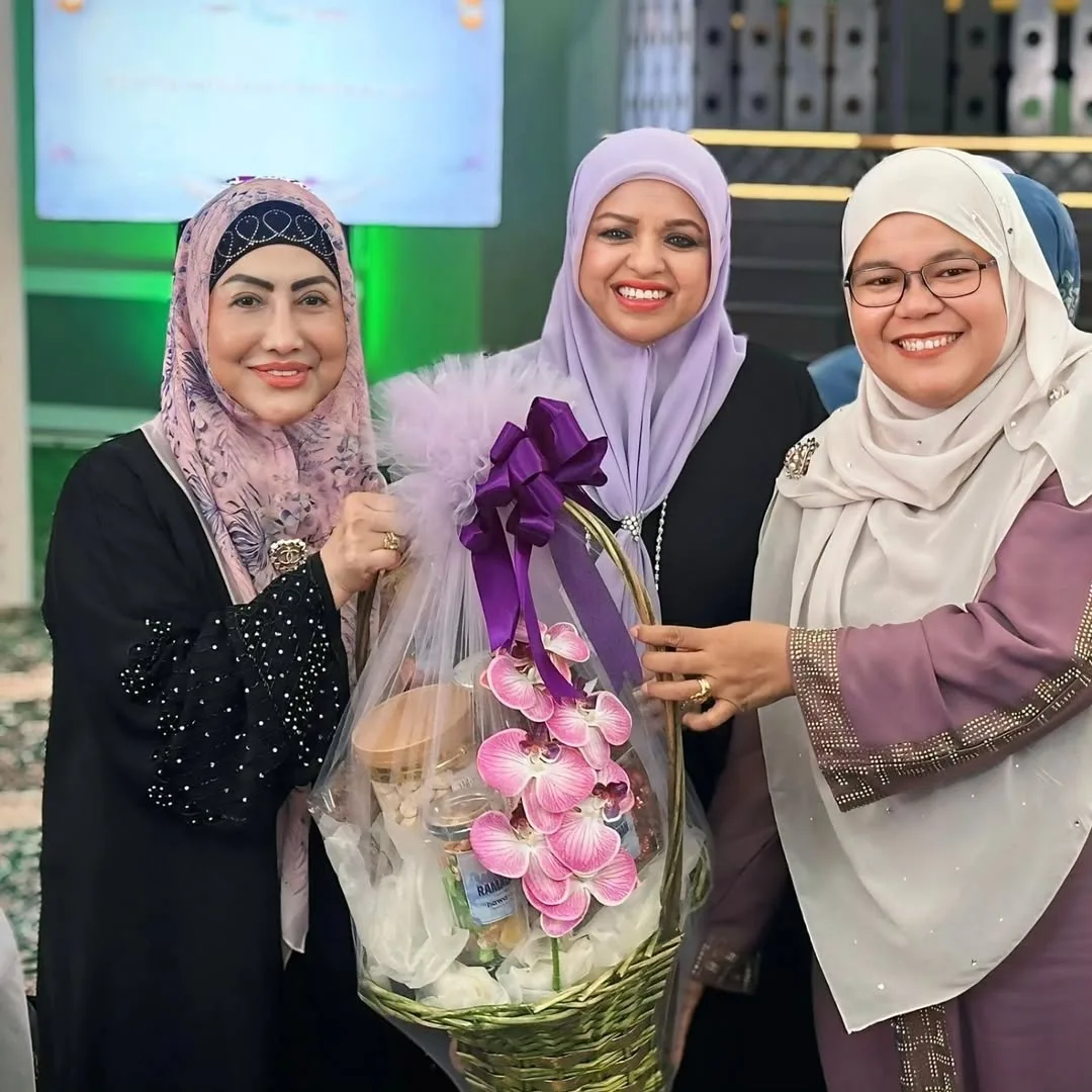 Sinar Keberkatan Ramadan, Tan Sri Shahrizat Bahagia Solat Tarawih Bersama Keluarga & Cucu!