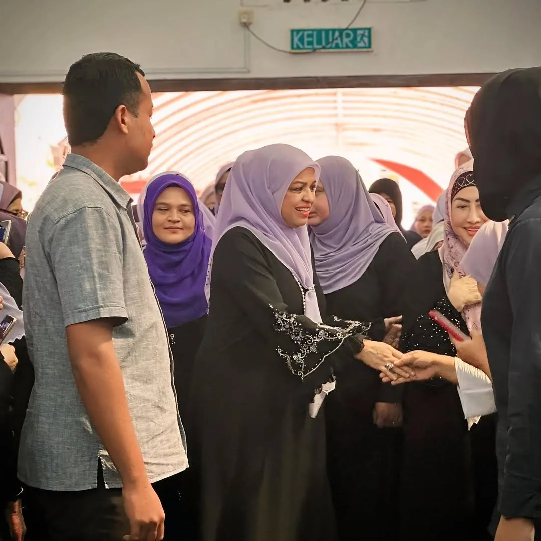 Sinar Keberkatan Ramadan, Tan Sri Shahrizat Bahagia Solat Tarawih Bersama Keluarga & Cucu!