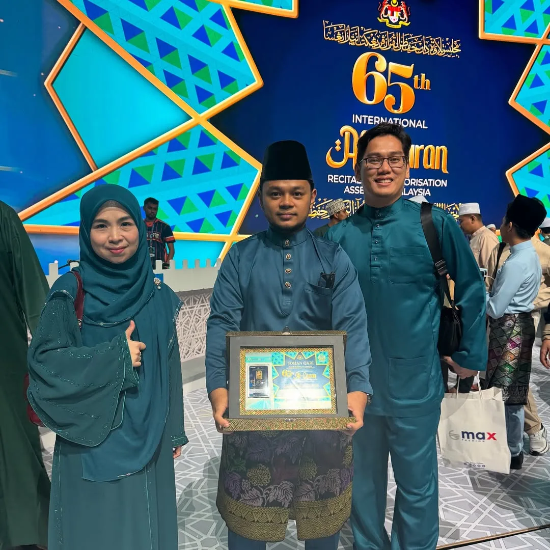 "Kulitnya Makin Pudar Tapi Tetap Berguna Sampai Hari Ini,” Sofizah Mousin Kongsi Naskhah Al-Quran Dijaganya Dari Zaman Belajar 14 “Kulitnya Makin Pudar Tapi Tetap Berguna Sampai Hari Ini,” Sofizah Mousin Kongsi Naskhah Al-Quran Dijaganya Dari Zaman Belajar