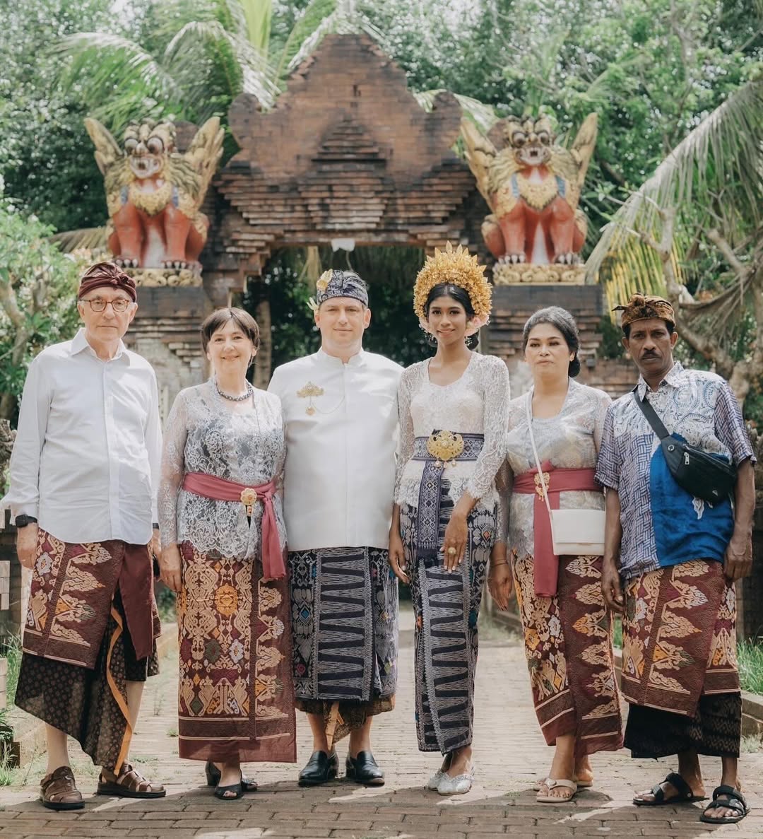 Sawitri Khan, Model Bali Tinggi 174CM Yang Menghiasi Vogue & Paris Fashion Week 11 Sawitri Khan, Model Bali Tinggi 174CM Yang Menghiasi Vogue & Paris Fashion Week