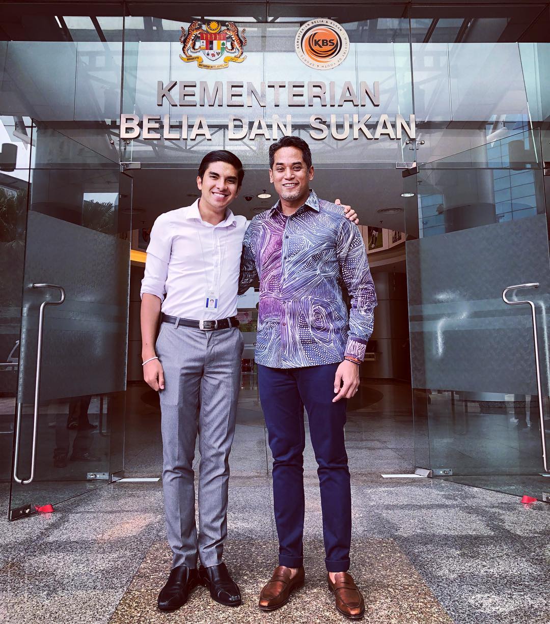 Khairy Jamaluddin Serah Surat Rayuan Kembali ke UMNO, Malam 26 Ramadan Saksi Kepulangan! 14 Khairy Jamaluddin Serah Surat Rayuan Kembali ke UMNO, Malam 26 Ramadan Saksi Kepulangan!