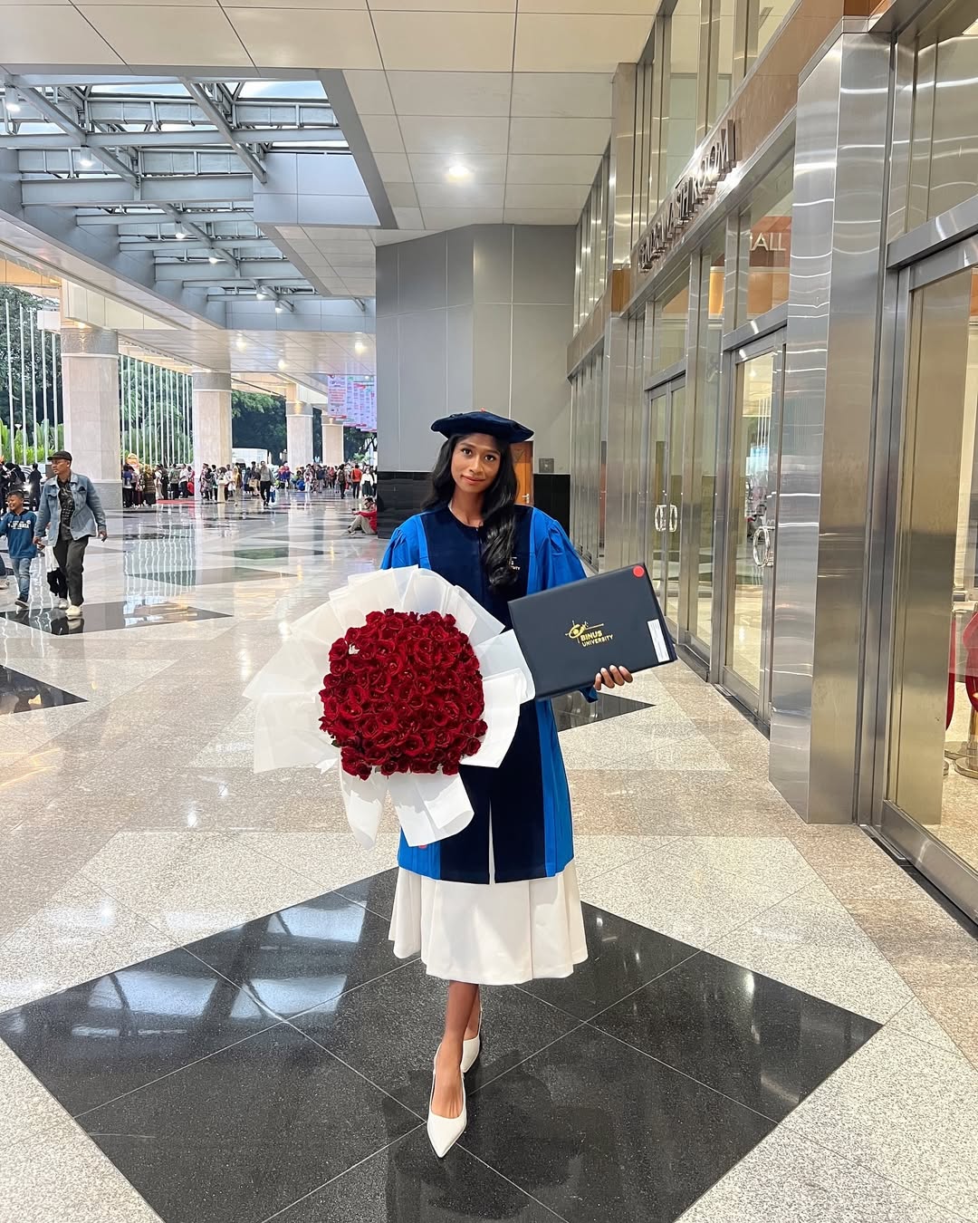 Sawitri Khan, Model Bali Tinggi 174CM Yang Menghiasi Vogue & Paris Fashion Week 12 Sawitri Khan, Model Bali Tinggi 174CM Yang Menghiasi Vogue & Paris Fashion Week