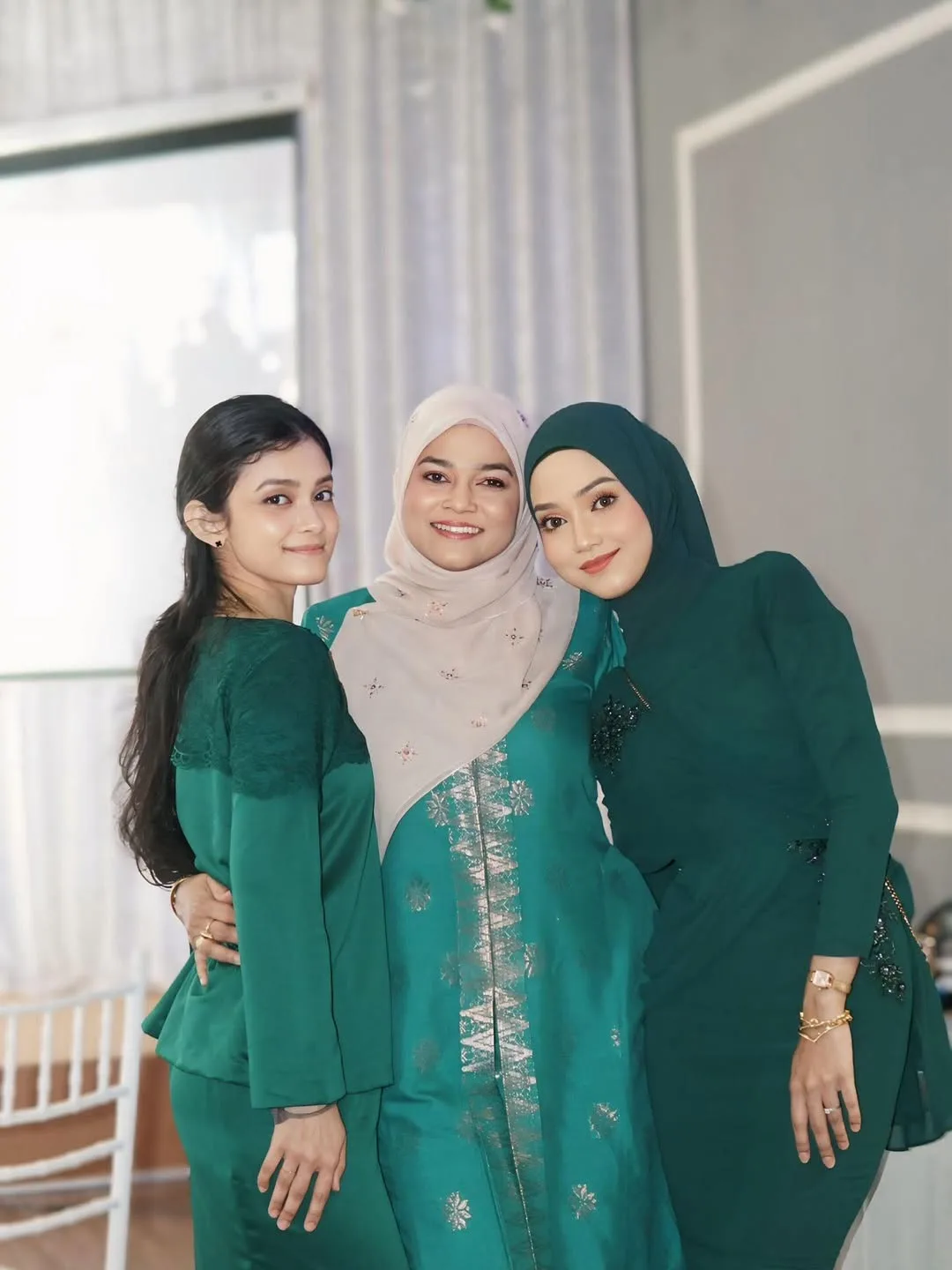 Potret Raya Bahagia Along Kamaludin Di Sisi Isteri Jelita, Usia Perkahwinan Cecah 32 Tahun & Kini Punya 2 Cucu!