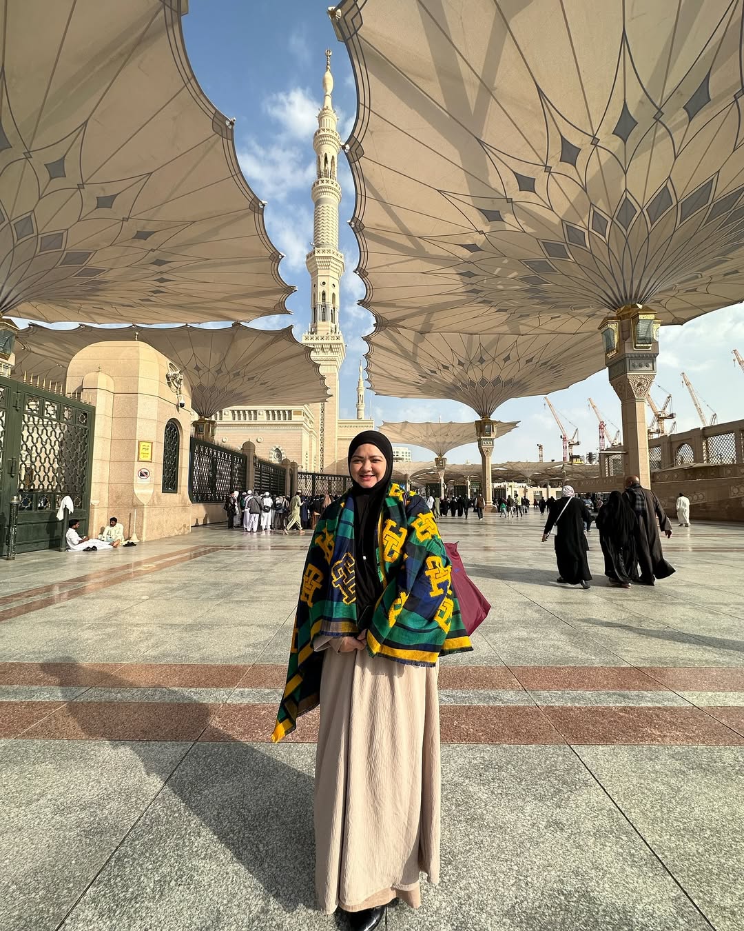 20 Tahun Jadi Isteri Dato’ Adi Putra, Datin Aida Rajin Turun Padang Bantu Bisnes Suami!