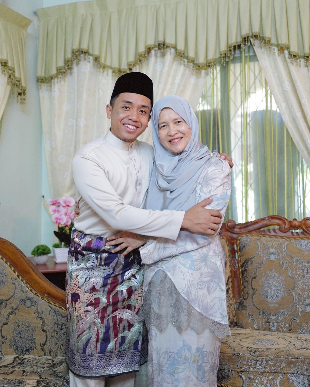 Sering Utamakan Ibu & Ratukan Isteri, Tak Hairanlah Rezeki Usahawan Muda Azzim Zahid Melimpah Ruah!