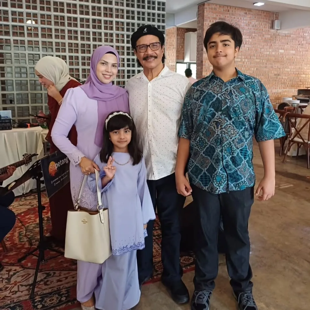 Cantik Isteri Dato’ Imuda, 16 Tahun Layari Perkahwinan Datin Zabarina Bahagia & Bergelar Ibu 2 Anak! 19 Cantik Isteri Dato’ Imuda, 16 Tahun Layari Perkahwinan Datin Zabarina Bahagia & Bergelar Ibu 2 Anak!