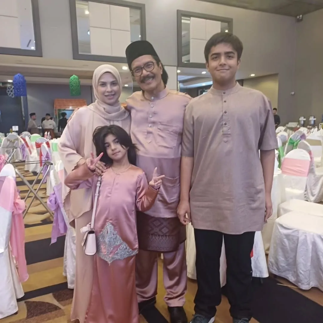 Cantik Isteri Dato’ Imuda, 16 Tahun Layari Perkahwinan Datin Zabarina Bahagia & Bergelar Ibu 2 Anak! 15 Cantik Isteri Dato’ Imuda, 16 Tahun Layari Perkahwinan Datin Zabarina Bahagia & Bergelar Ibu 2 Anak!