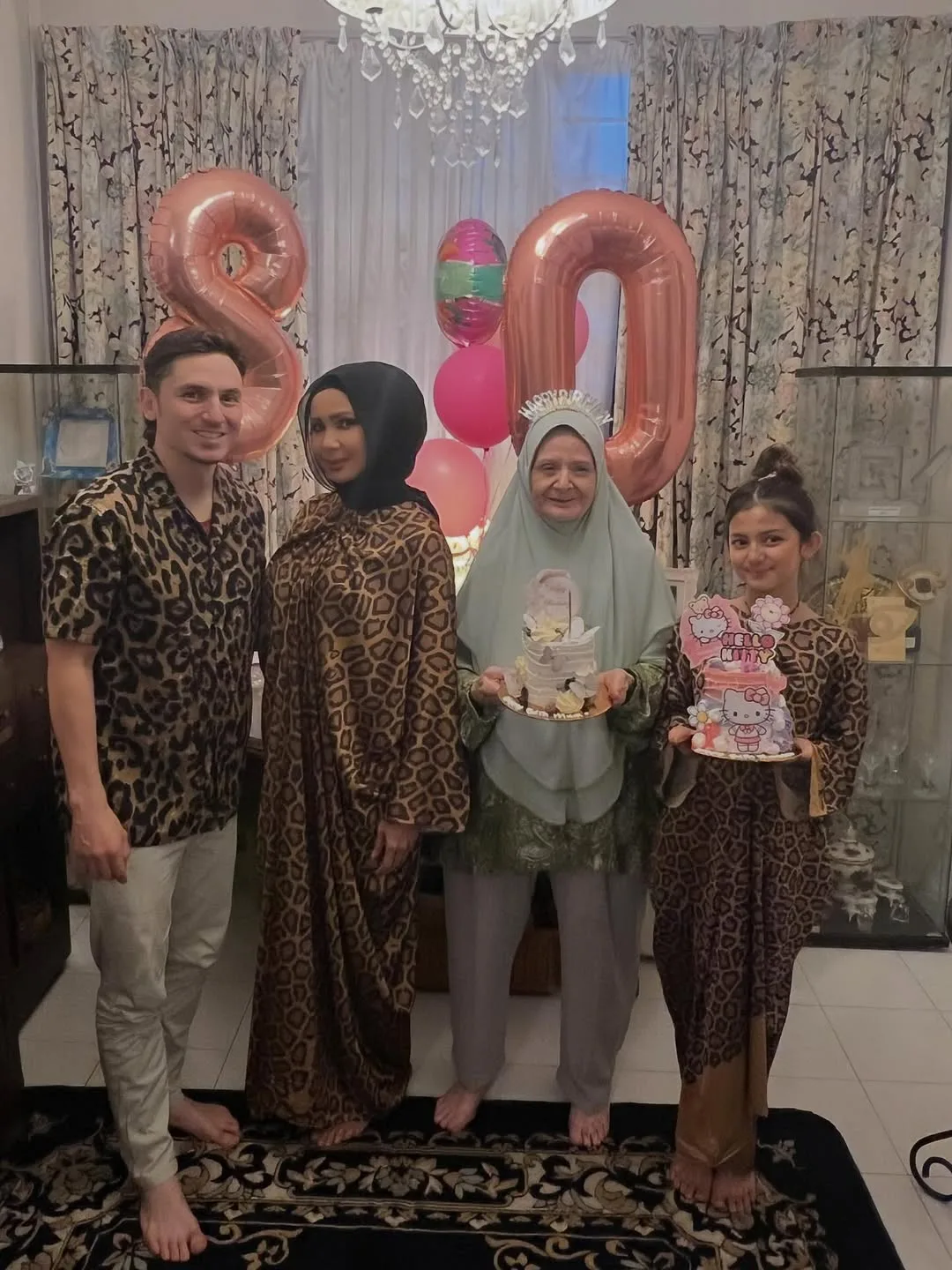 Ratu Hati Sasha Saidin Sambut Hari Lahir Ke-80, Terserlah Wajah Gembira Mentua Che Ta Ini Diraikan Anak & Cucu Tersayang!