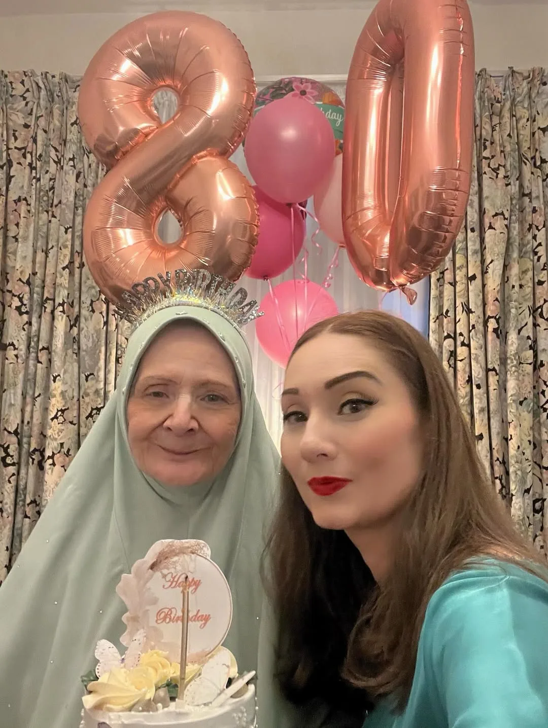 Ratu Hati Sasha Saidin Sambut Hari Lahir Ke-80, Terserlah Wajah Gembira Mentua Che Ta Ini Diraikan Anak & Cucu Tersayang!