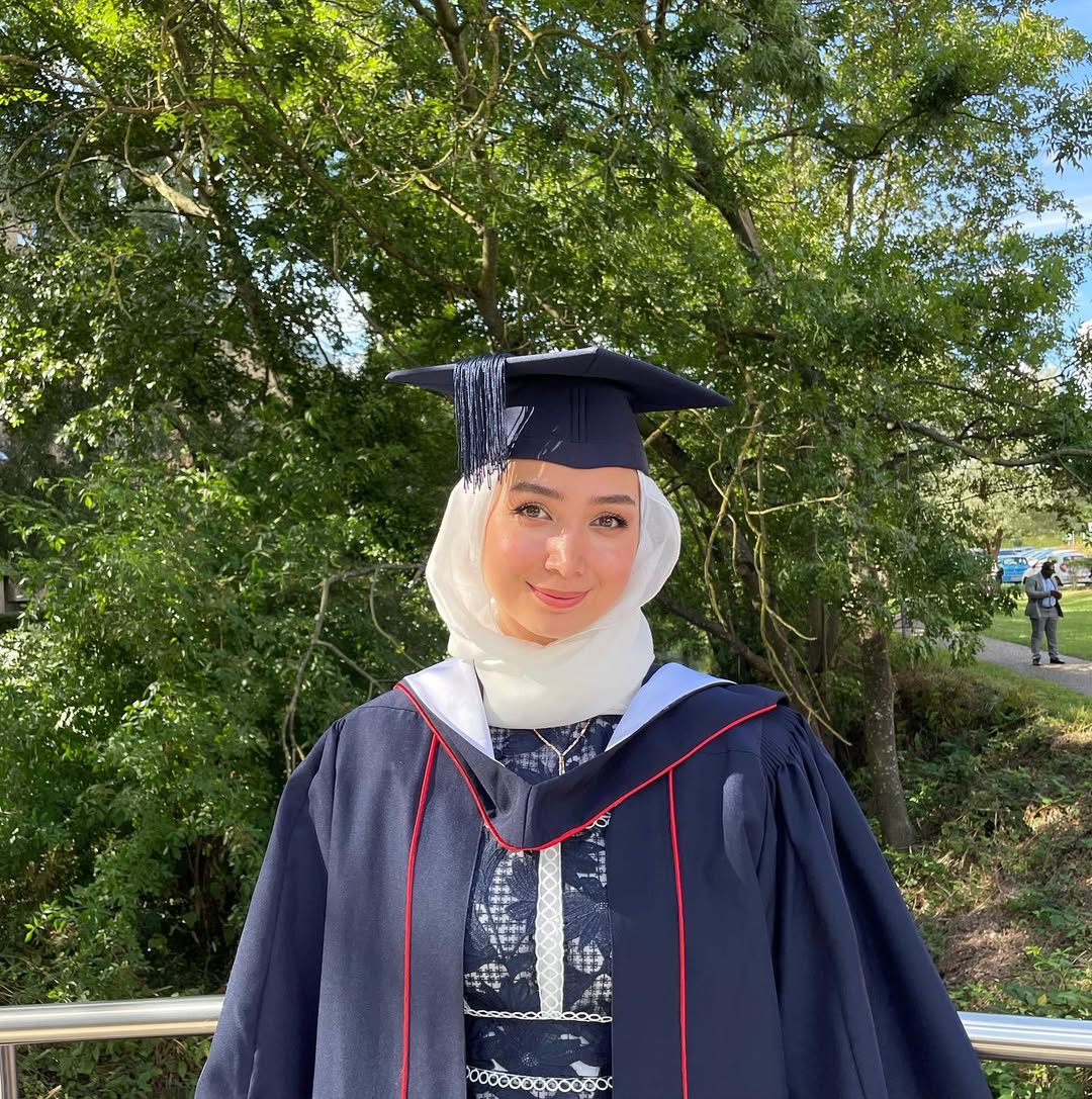 Cipta Sejarah Wanita Syria Pertama Jadi Pilot, Kejayaan Maya Ghazal Tarik Perhatian Dunia & Kini Bergelar Isteri!