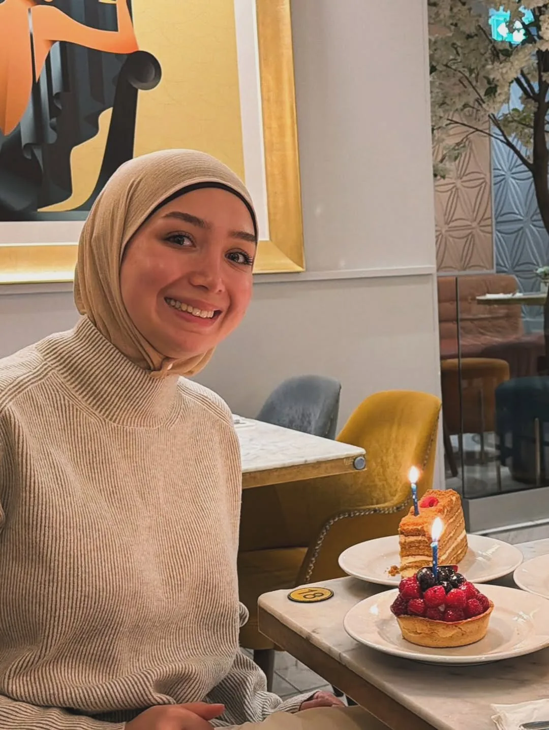 Cipta Sejarah Wanita Syria Pertama Jadi Pilot, Kejayaan Maya Ghazal Tarik Perhatian Dunia & Kini Bergelar Isteri!