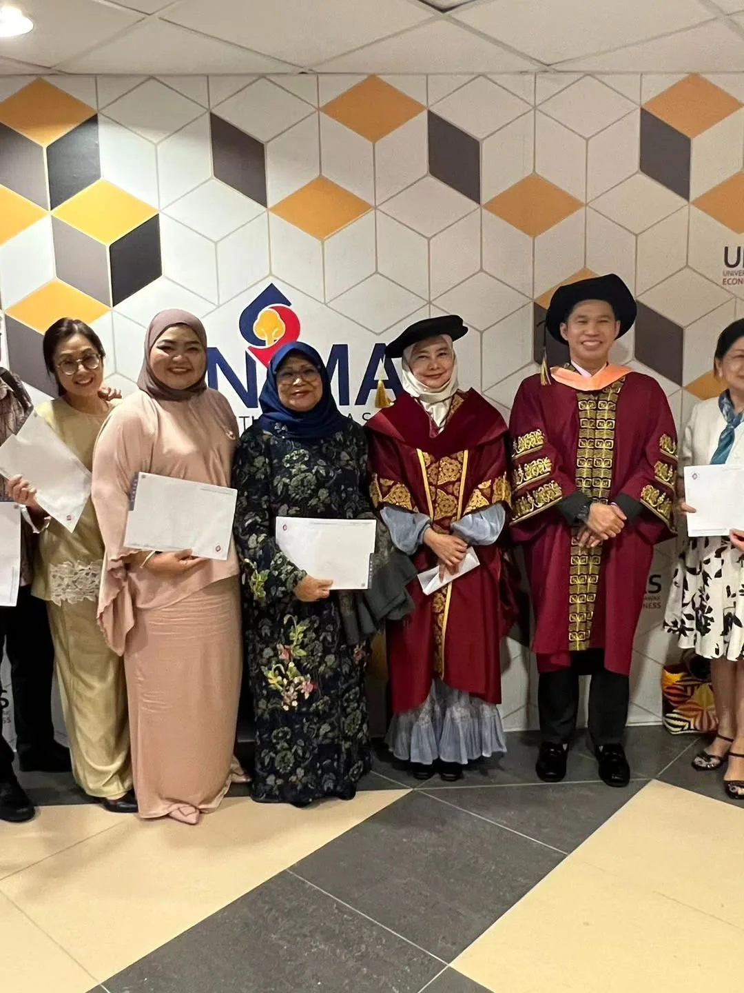 Sihat Usia 71 Tahun & Sambung PhD, Bekas Menteri KPWKM Dato’ Sri Rohani Abdul Karim Masih Ligat Berbakti Untuk Komuniti!