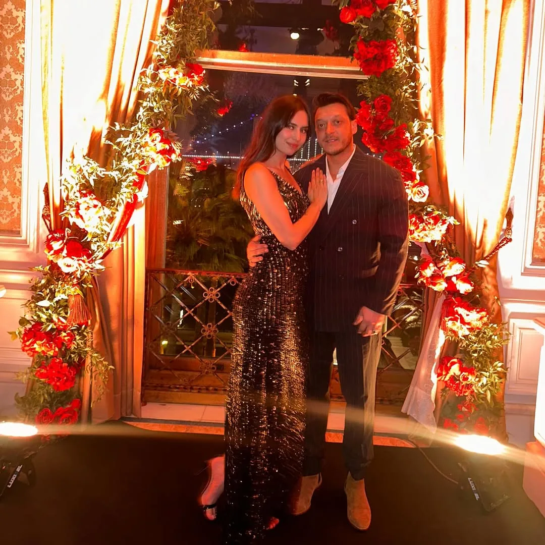 Kahwin Ratu Cantik Turkiye & Timang Anak Lagi, Mesut Ozil Kini Bapa 3 Anak Perempuan!