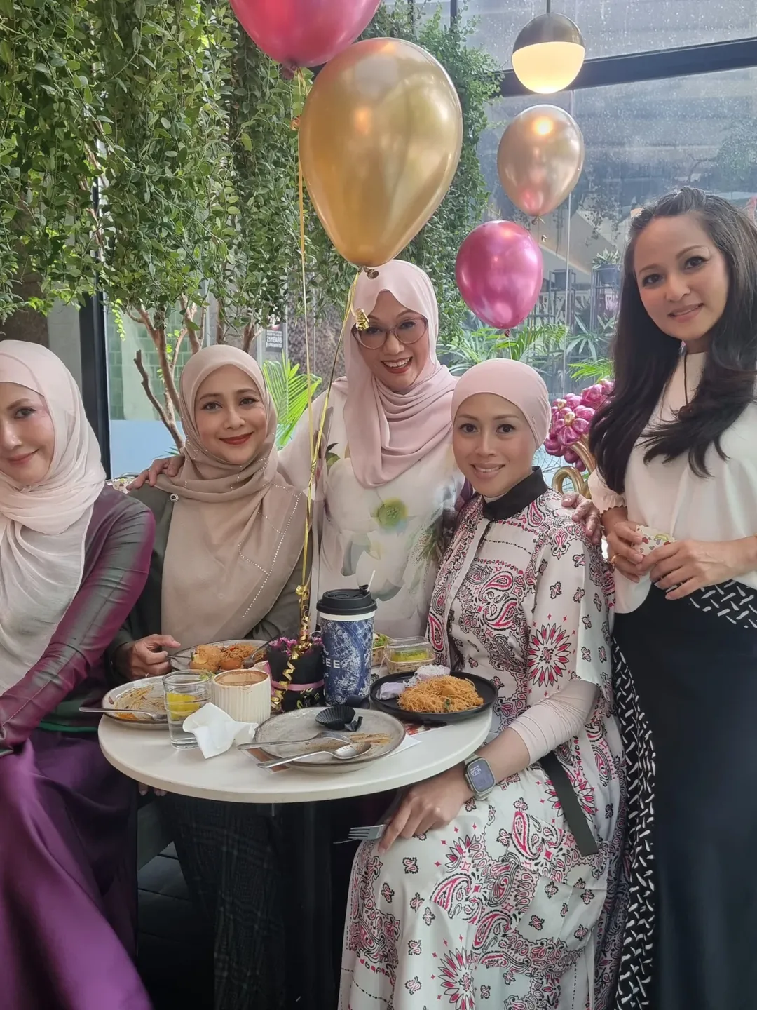 Wajah Anggun Zakiah Anas, Penampilan Figura Ini Dirindui & Sambutan Raya Bersama Bekas Personaliti TV Raih Tumpuan!