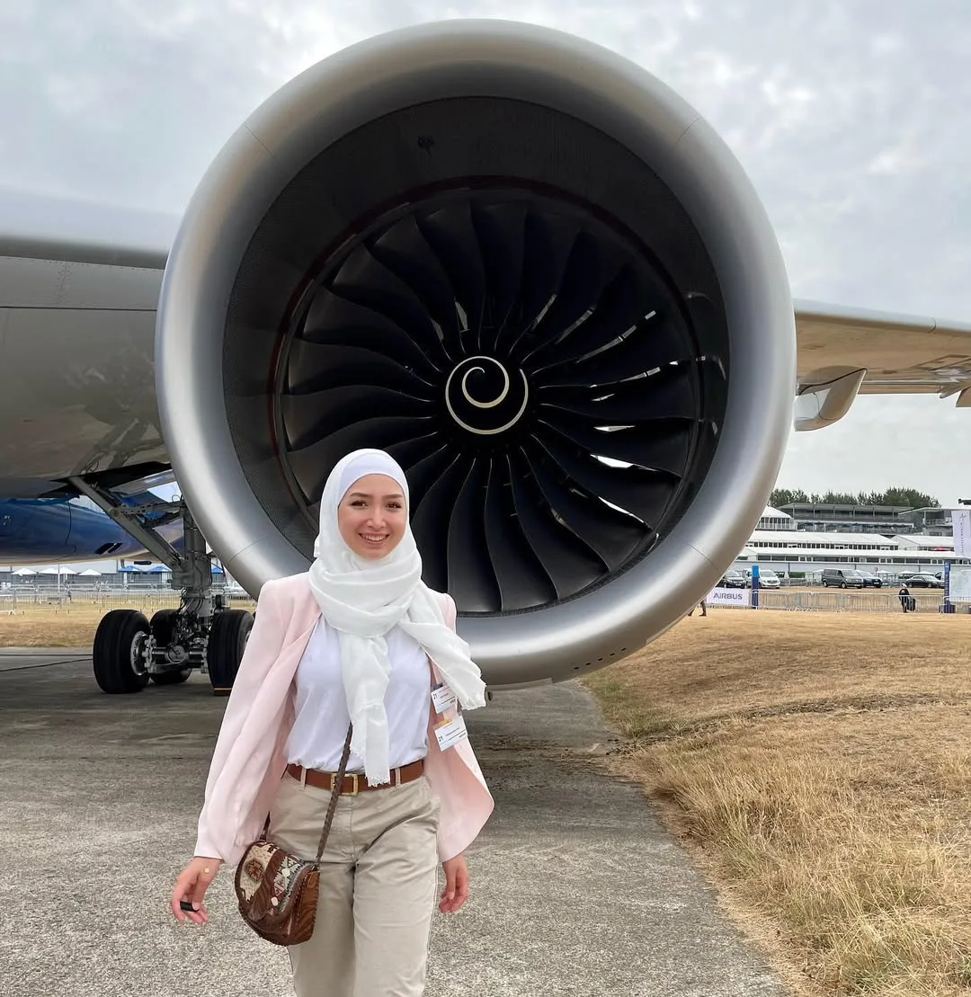 Cipta Sejarah Wanita Syria Pertama Jadi Pilot, Kejayaan Maya Ghazal Tarik Perhatian Dunia & Kini Bergelar Isteri!