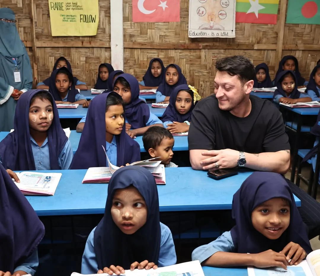 Kahwin Ratu Cantik Turkiye & Timang Anak Lagi, Mesut Ozil Kini Bapa 3 Anak Perempuan!