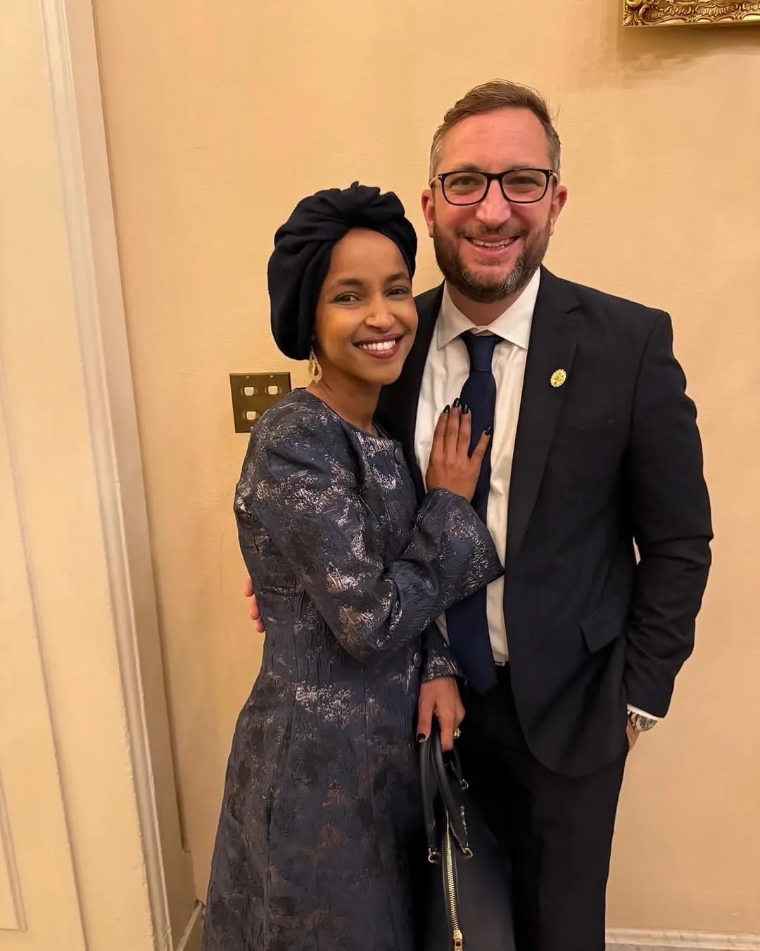 Lantang Kritik Donald Trump, Ilhan Omar Wanita Islam Pertama Jadi Anggota Kongres Amerika Syarikat!