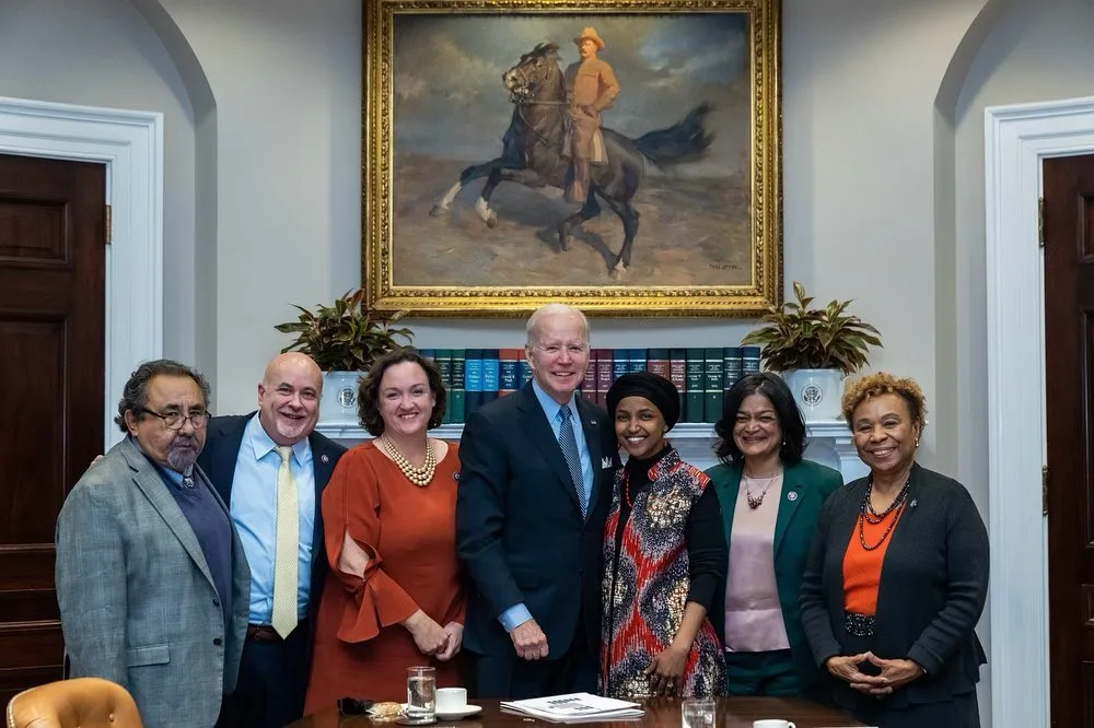 Lantang Kritik Donald Trump, Ilhan Omar Wanita Islam Pertama Jadi Anggota Kongres Amerika Syarikat!