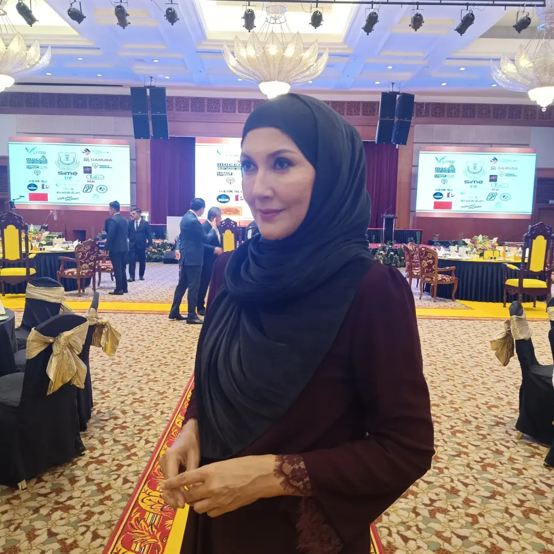 Wajah Anggun Zakiah Anas, Penampilan Figura Ini Dirindui & Sambutan Raya Bersama Bekas Personaliti TV Raih Tumpuan!