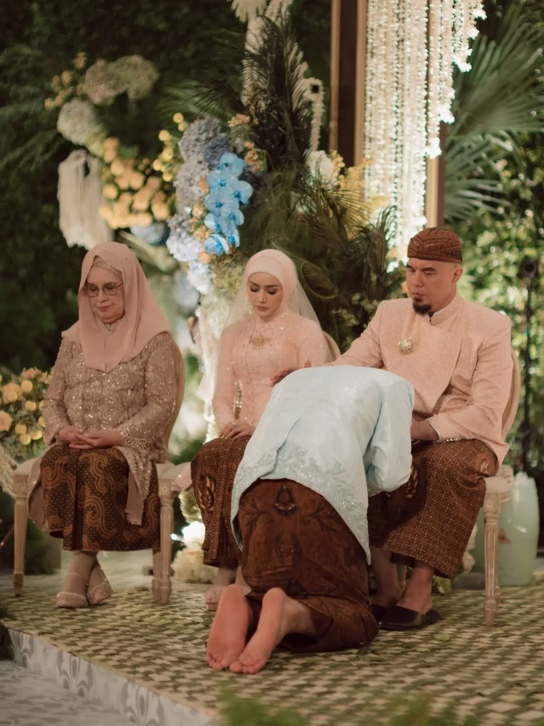 Anak Lelaki Ahmad Dhani & Maia Estianty Nikah, Mas Kahwin Mata Wang Pound & Cenderahati Kepingan Emas Raih Perhatian!