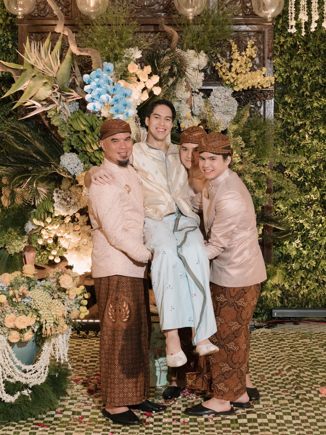 Anak Lelaki Ahmad Dhani & Maia Estianty Nikah, Mas Kahwin Mata Wang Pound & Cenderahati Kepingan Emas Raih Perhatian!