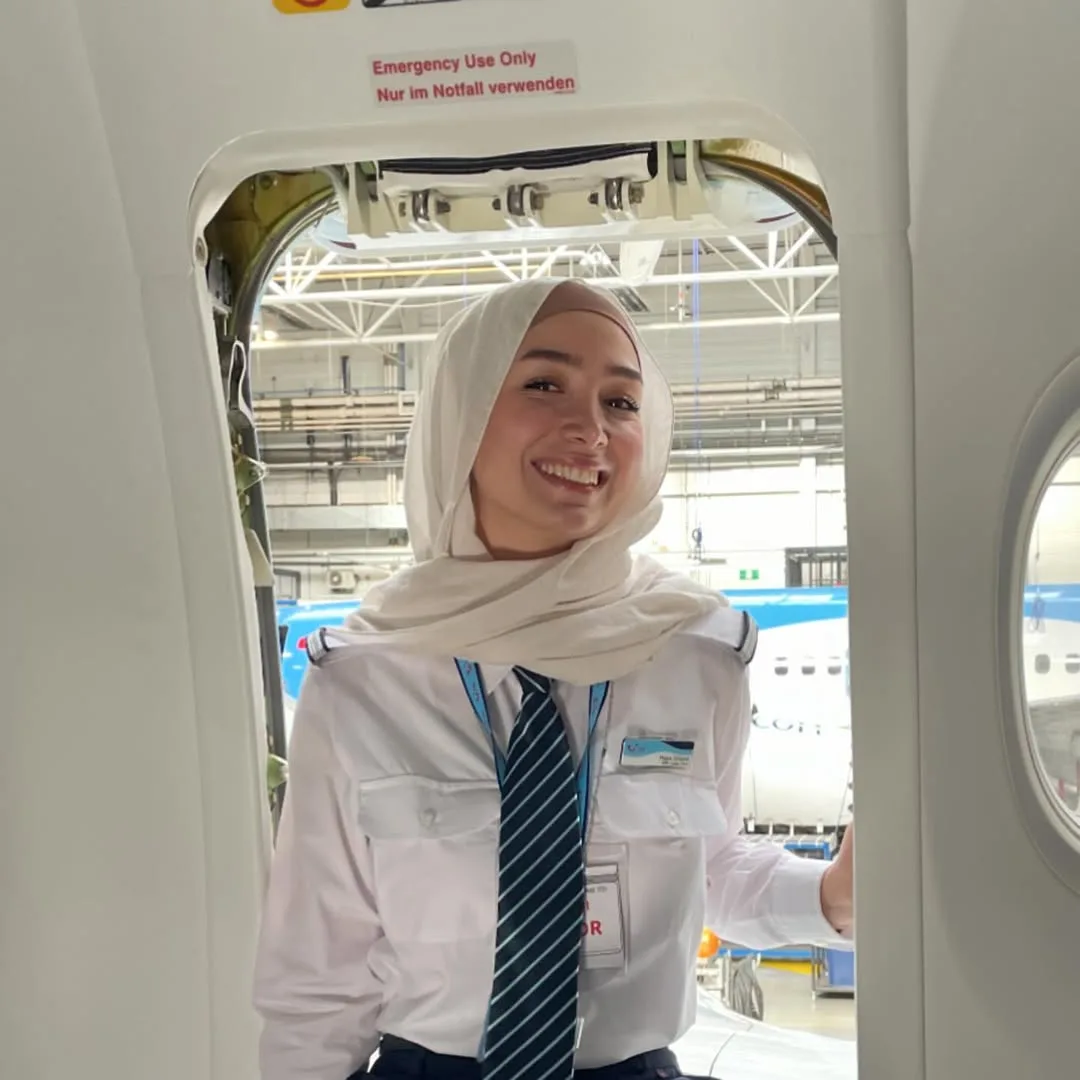 Cipta Sejarah Wanita Syria Pertama Jadi Pilot, Kejayaan Maya Ghazal Tarik Perhatian Dunia & Kini Bergelar Isteri!
