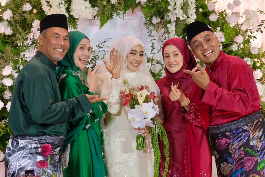 Gorgeous Mom! Bakal Terima Menantu, Wan Khatijah Syukur & Rasa Macam 'Mimpi’ Saksi Pertunangan Anak Sulung 12 Gorgeous Mom! Bakal Terima Menantu, Wan Khatijah Syukur & Rasa Macam ‘Mimpi’ Saksi Pertunangan Anak Sulung