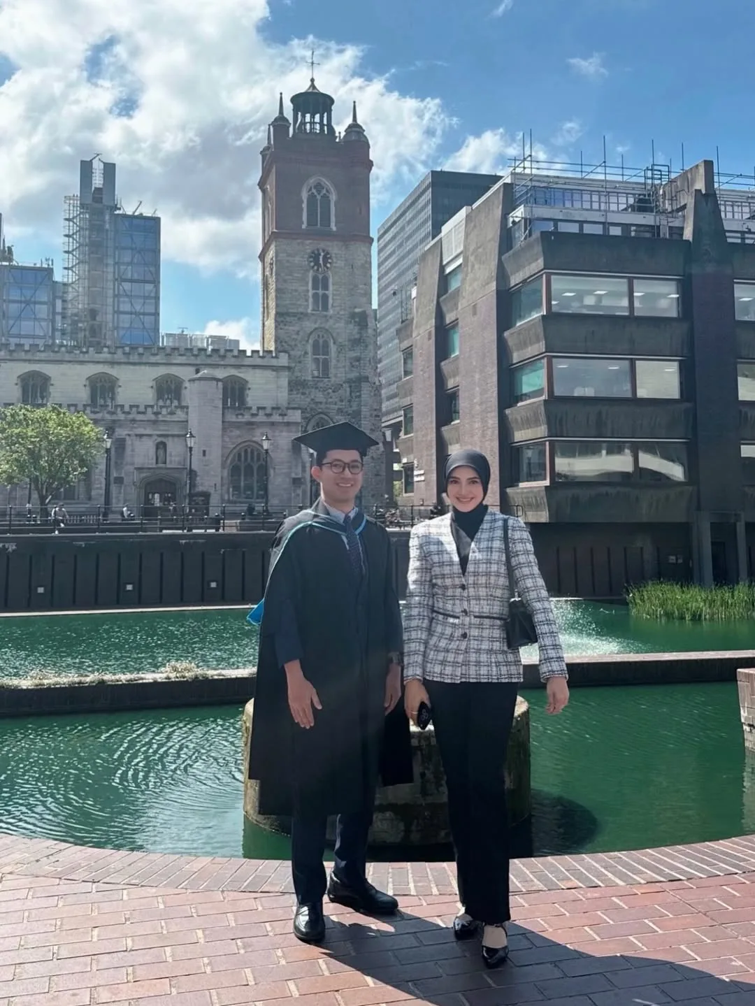 Dr. Yusrizam Sharifuddin Genggam Sarjana Undang-Undang di London, Abang Sulung Fazura Insan Hebat & Genius!