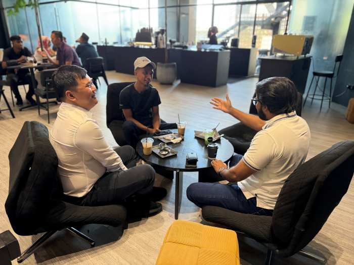 Abang Minyak Hitam Jalanan & Dicky Yau Diiktiraf, Kisah Viral Sentuh Hati Malaysia