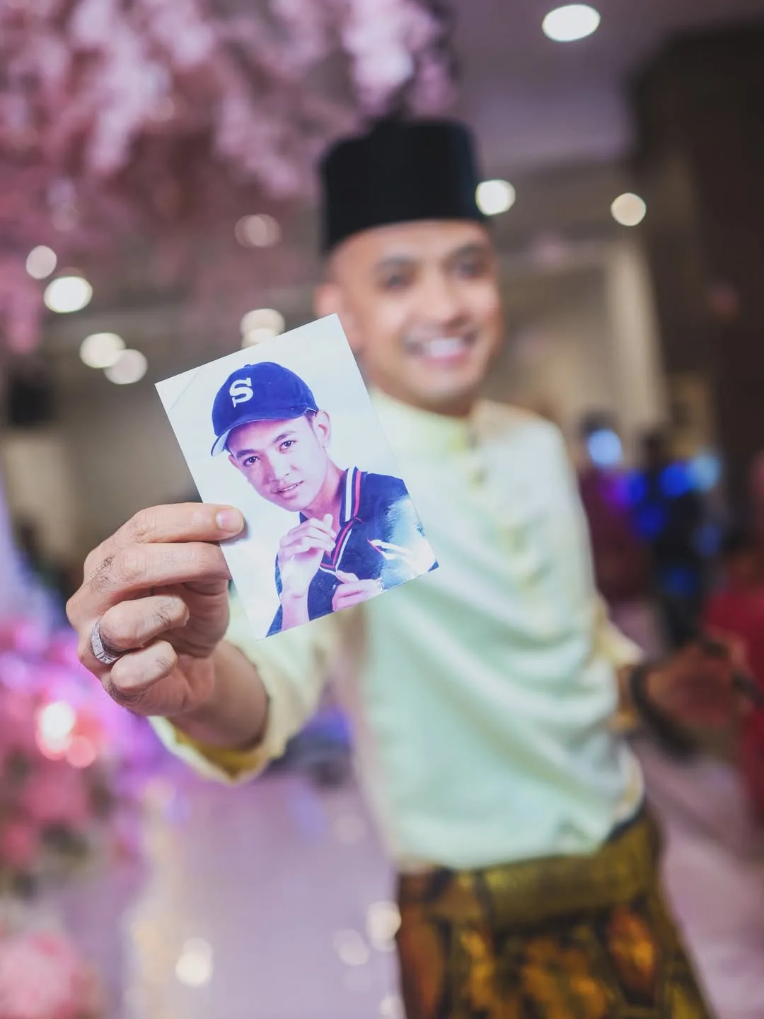 “Ibu Bawa Saya Pergi Pertandingan Nyanyian,” Tomok Kenang Memori Waktu Kecil & Cetus Impian Jadi Penyanyi!