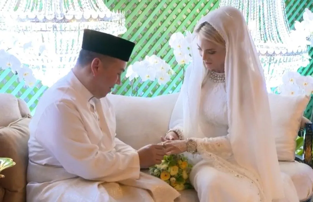 Usia Perkahwinan Cecah 7 Tahun, Che Puan Sofie Bahagia Dikurnia Suami & Bapa Terbaik Untuk Anak Tersayang!