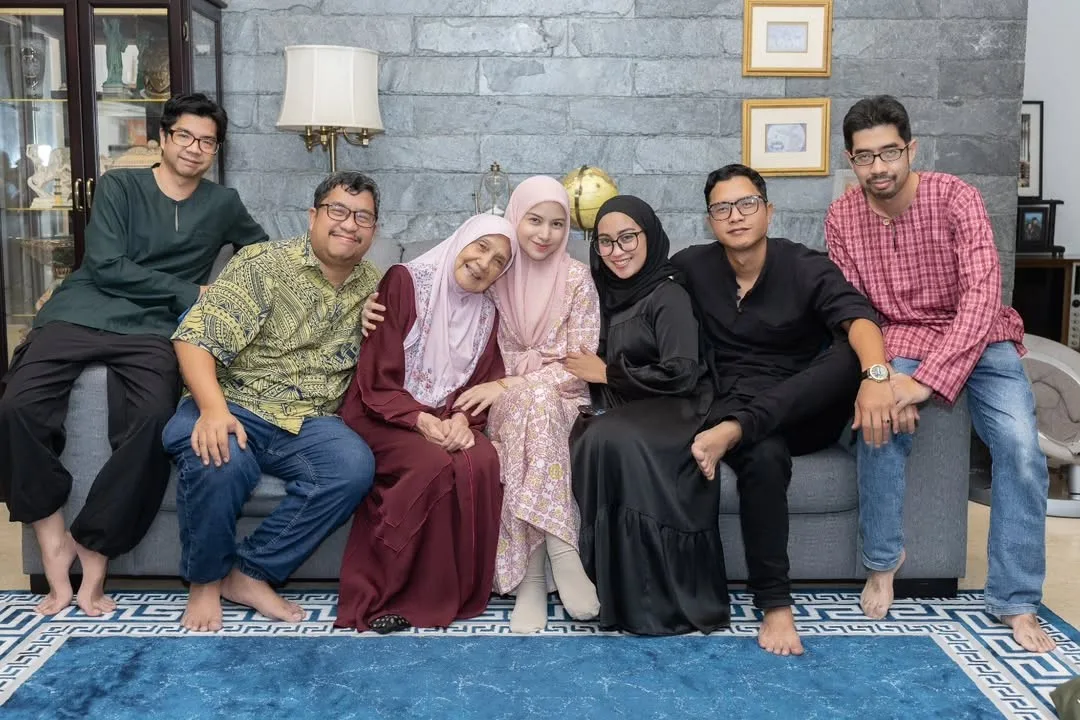 Rai Birthday Ratu Hati Kesayangan, Datin Lisa Surihani Titip Ucapan Bermakna Buat Ibu Siti Amira!