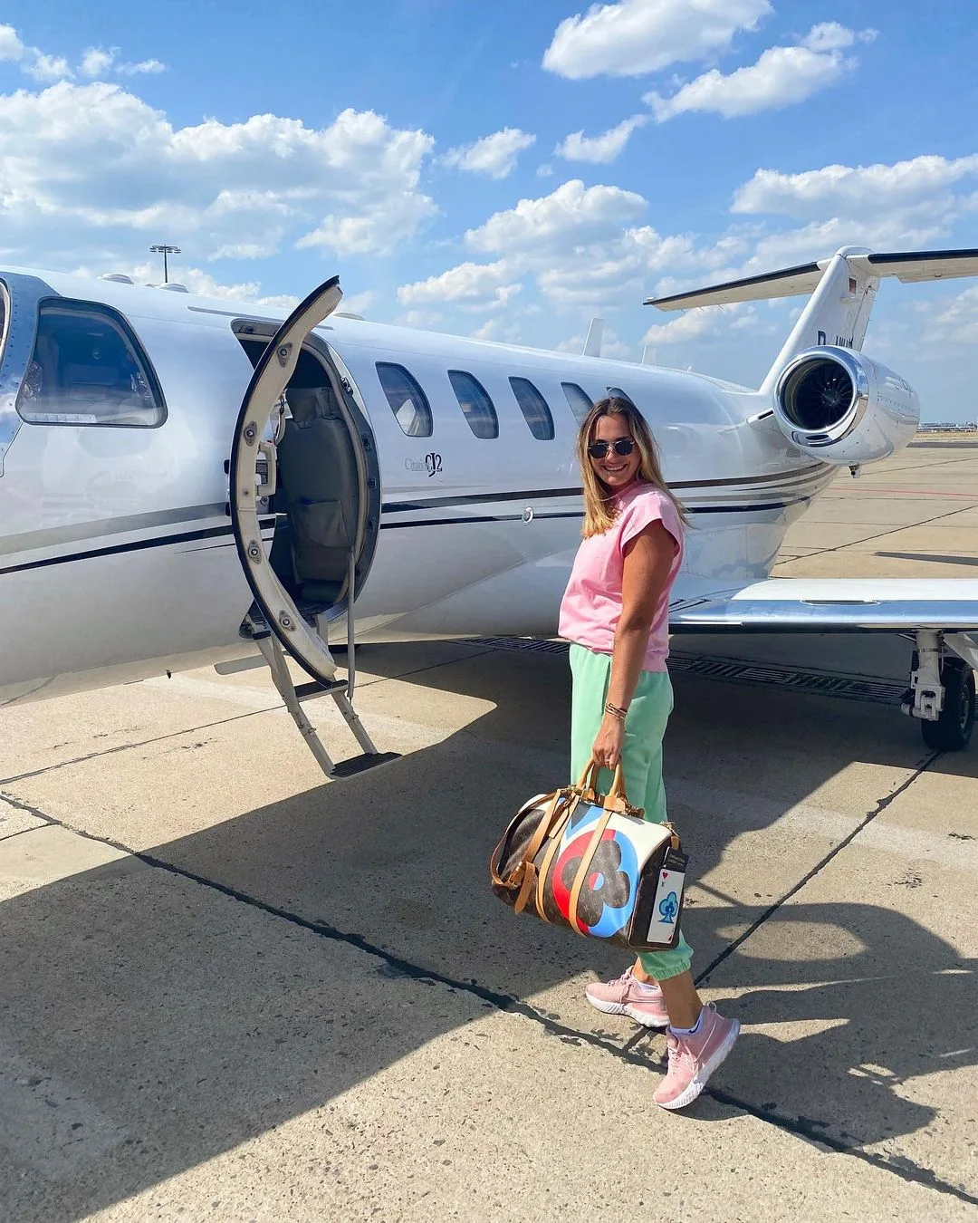 Miliki Ketinggian 182 cm & Mendiang Bapa Atlet Hoki Ais, Aryna Sabalenka Dinobat ‘Sportswoman of The Year’!