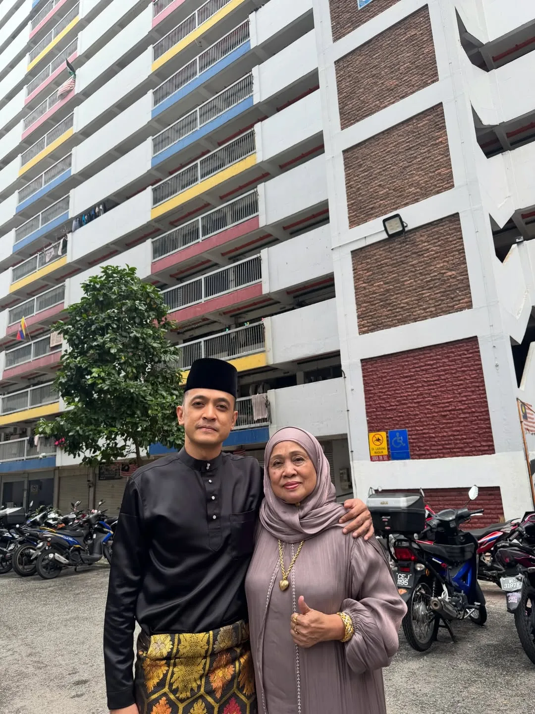 “Ibu Bawa Saya Pergi Pertandingan Nyanyian,” Tomok Kenang Memori Waktu Kecil & Cetus Impian Jadi Penyanyi!