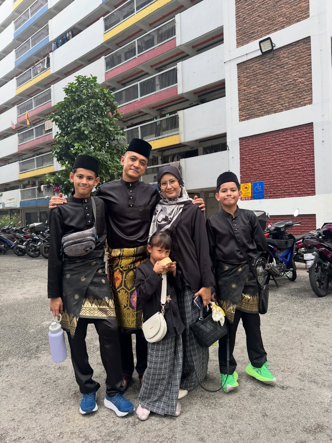 “Ibu Bawa Saya Pergi Pertandingan Nyanyian,” Tomok Kenang Memori Waktu Kecil & Cetus Impian Jadi Penyanyi!