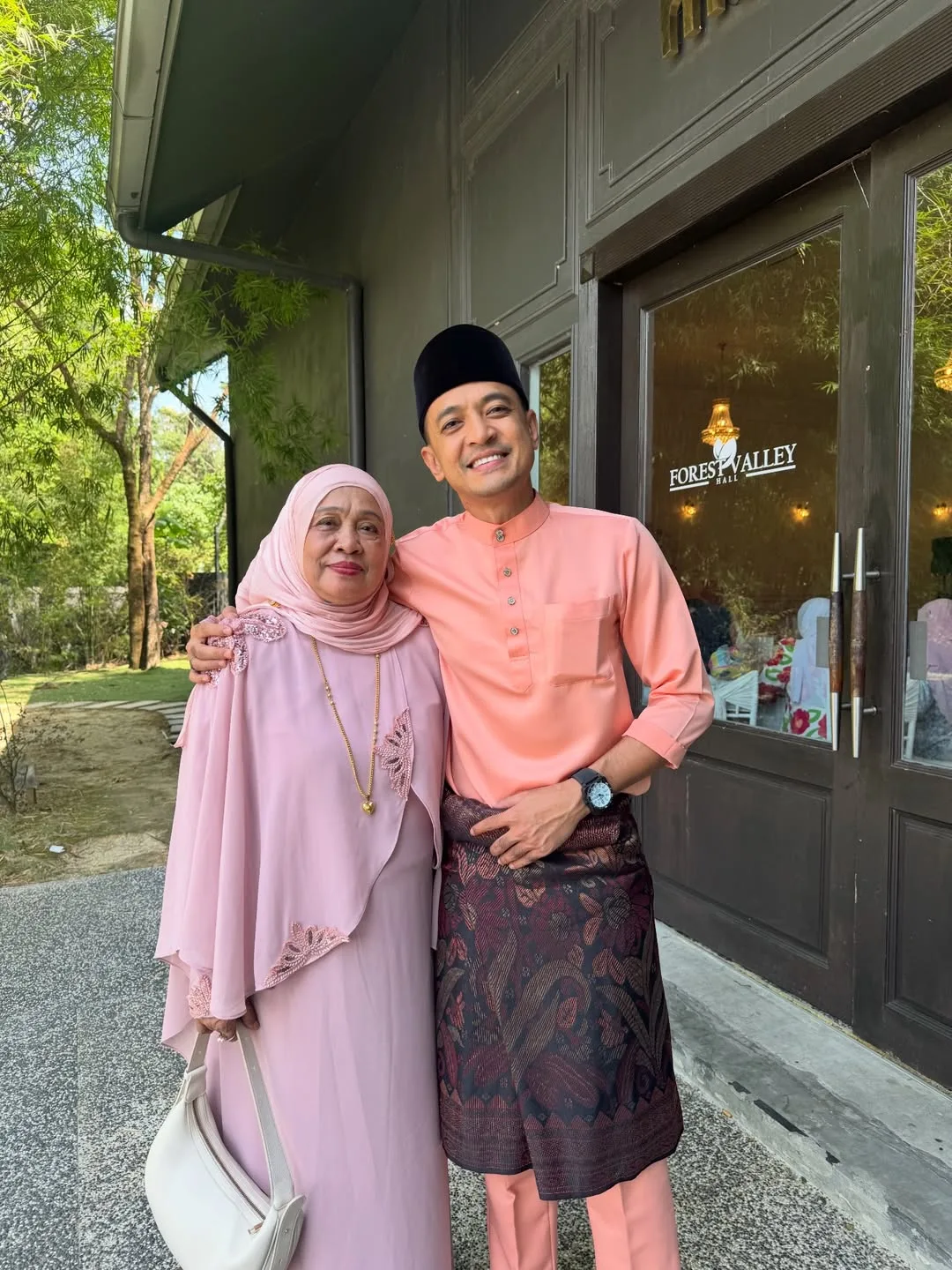 “Ibu Bawa Saya Pergi Pertandingan Nyanyian,” Tomok Kenang Memori Waktu Kecil & Cetus Impian Jadi Penyanyi!