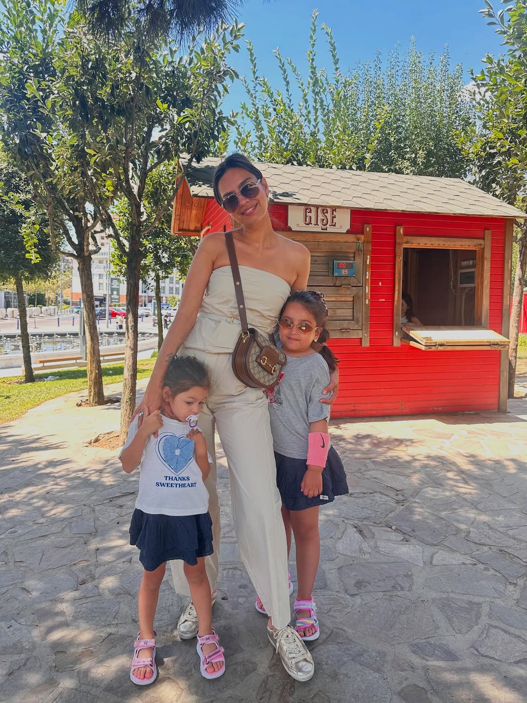 Kahwin Ratu Cantik Turkiye & Timang Anak Lagi, Mesut Ozil Kini Bapa 3 Anak Perempuan!