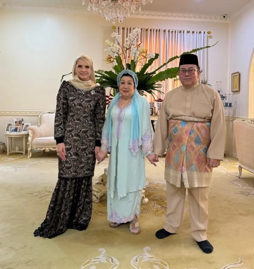 Usia Perkahwinan Cecah 7 Tahun, Che Puan Sofie Bahagia Dikurnia Suami & Bapa Terbaik Untuk Anak Tersayang!