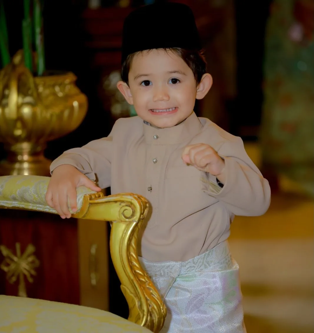 Usia Perkahwinan Cecah 7 Tahun, Che Puan Sofie Bahagia Dikurnia Suami & Bapa Terbaik Untuk Anak Tersayang!