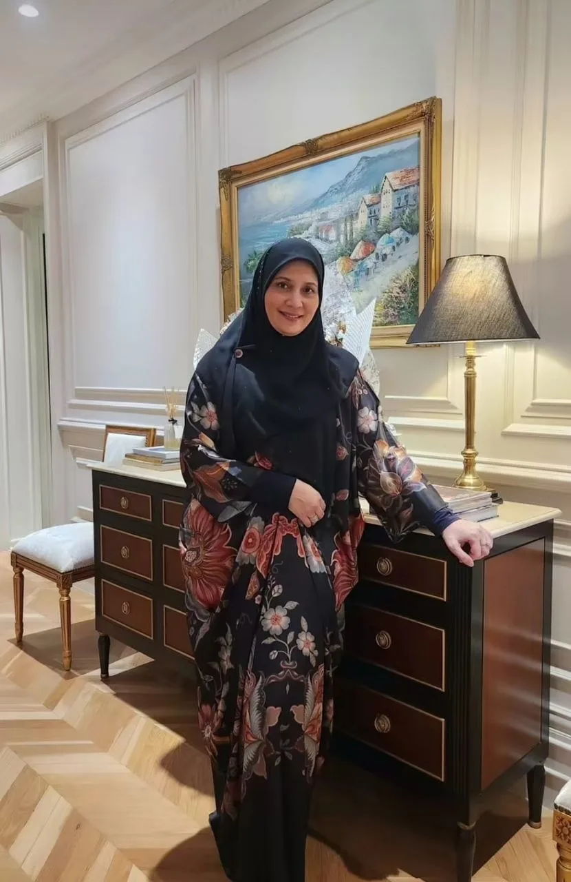 Pesona Arni Nazira, Pelantun Lagu Cinta Antara Benua Ini Tak Lagi Aktif Seni & Bahagia Urus Keluarga! 10 Pesona Arni Nazira, Pelantun Lagu Cinta Antara Benua Ini Tak Lagi Aktif Seni & Bahagia Urus Keluarga!