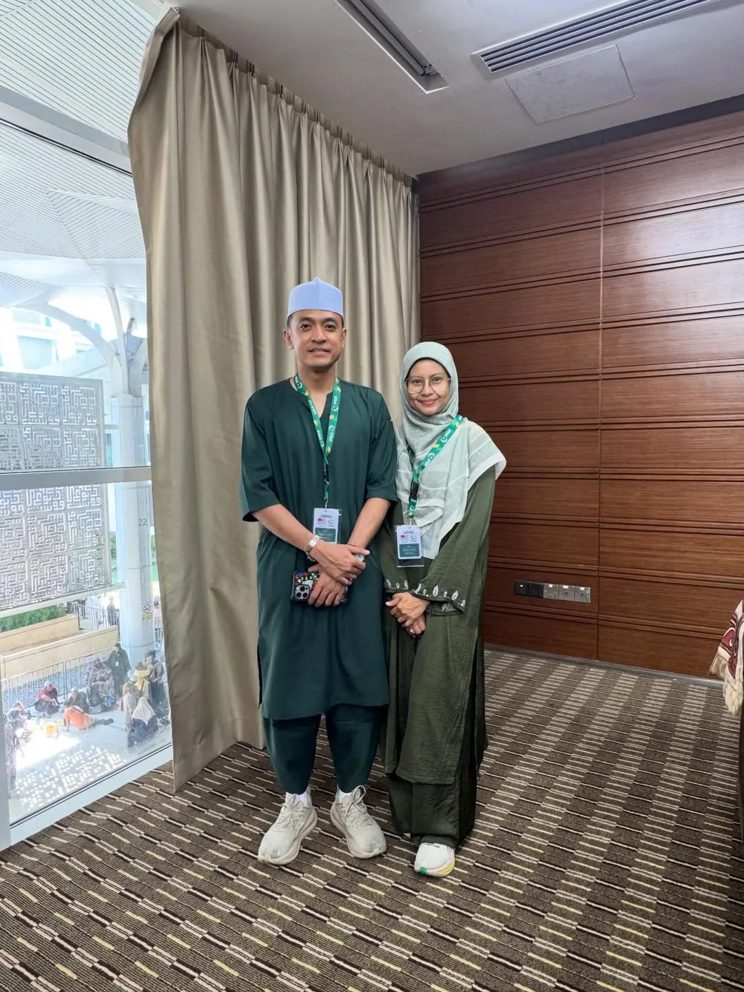 Terima Jemputan Sebagai Duyufurrahman, Tomok & Ayu Abas Berangkat Ke Tanah Suci Bagi Menunaikan Haji!