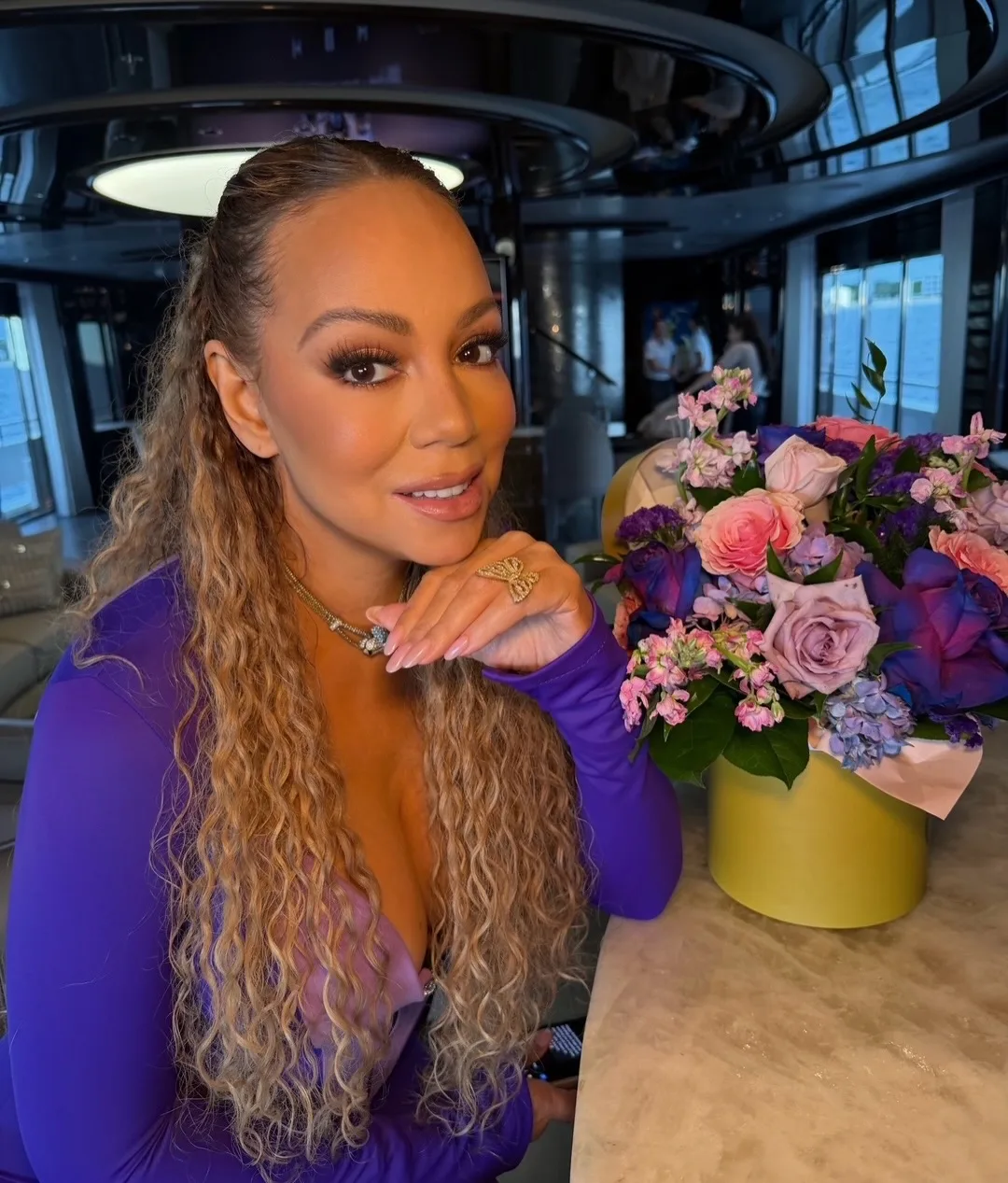 Warisi Bakat Mendiang Ibu Yang Juga Guru Vokal, Mariah Carey Kini 56 Tahun & Ada Anak Kembar!