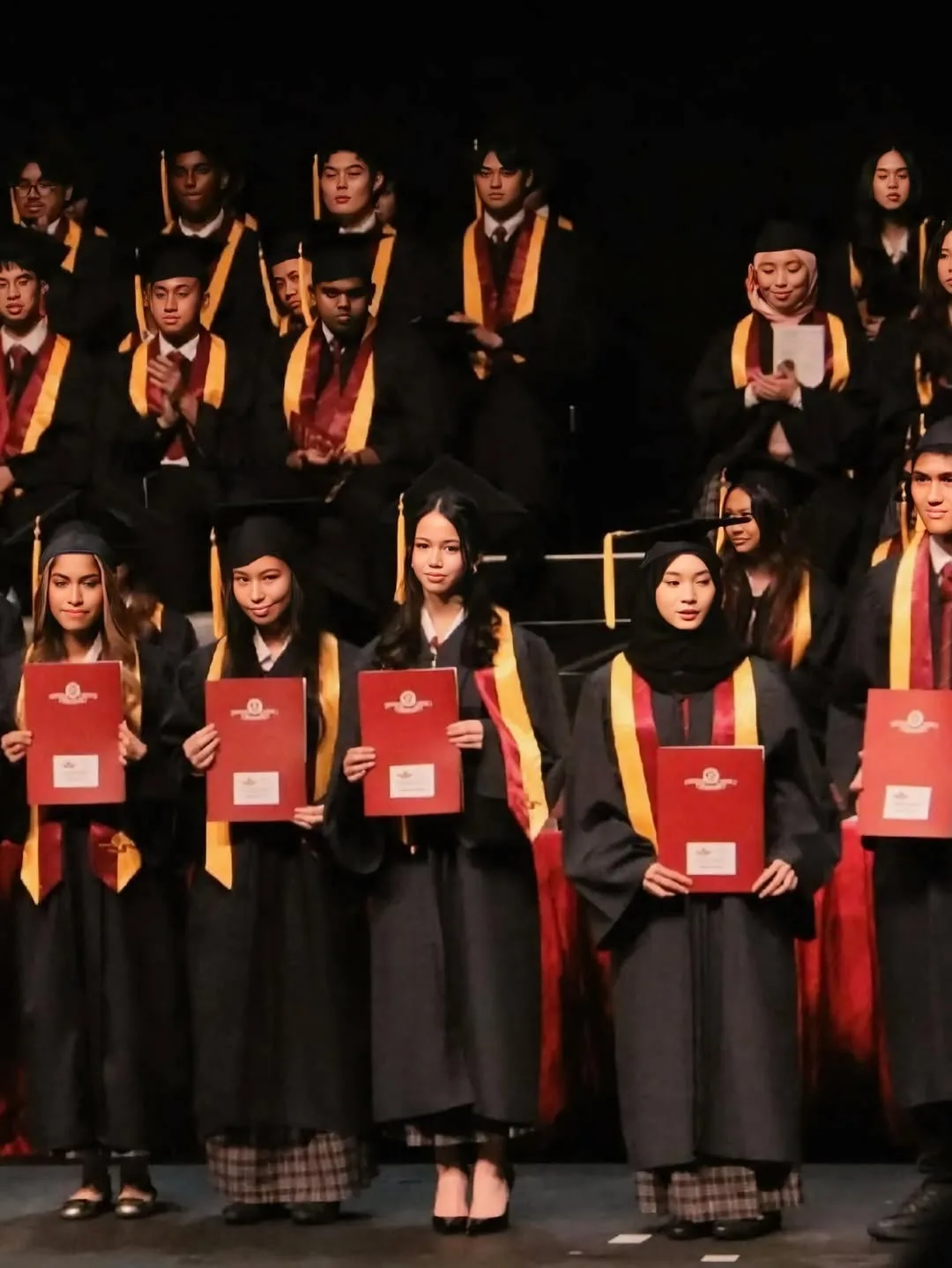 Hari Graduasi Puteri Ameerah Wardatul Bolkiah, Anakanda Bongsu Sultan Brunei Cantik & Pelajar Cemerlang!