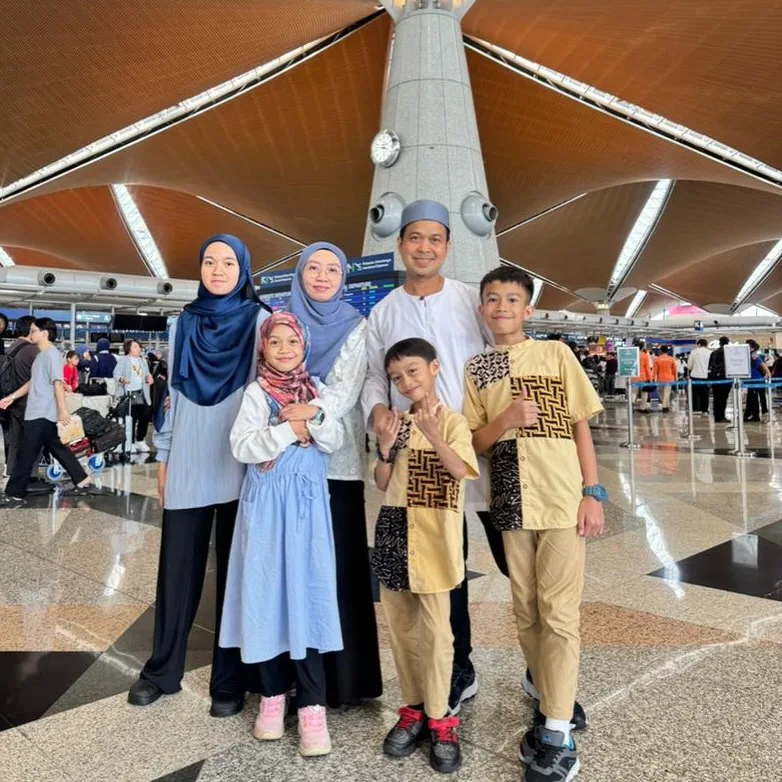 "Dia Dahulukan Saya Dalam Setiap Doanya,” Fedtri Yahya Hargai Kasih Sayang Isteri & Bahagia 15 Tahun Layari Perkahwinan 18 “Dia Dahulukan Saya Dalam Setiap Doanya,” Fedtri Yahya Hargai Kasih Sayang Isteri & Bahagia 15 Tahun Layari Perkahwinan