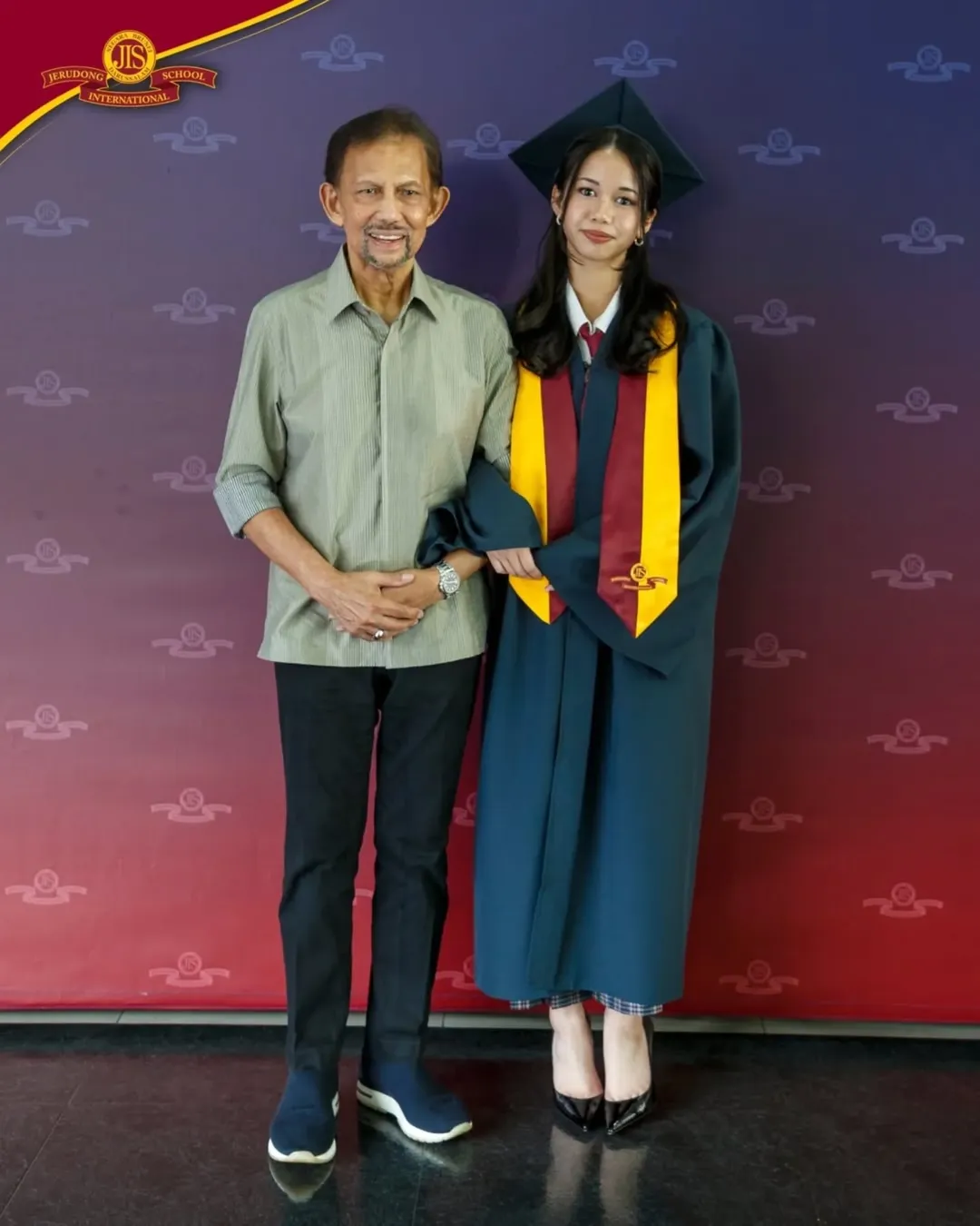 Hari Graduasi Puteri Ameerah Wardatul Bolkiah, Anakanda Bongsu Sultan Brunei Cantik & Pelajar Cemerlang!