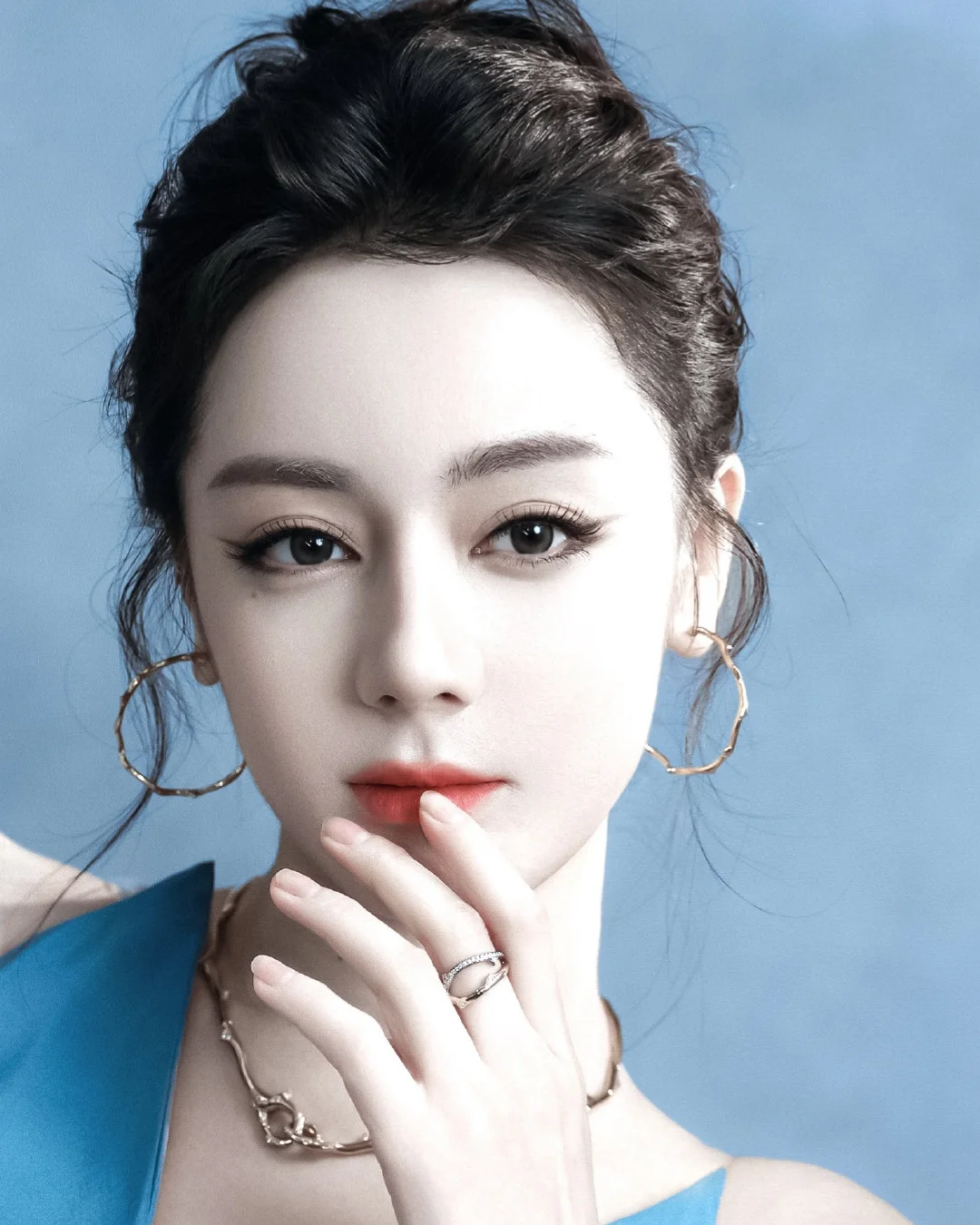 Gaya Dilraba Dilmurat Di Acara Dior Fall 2026 Undang Perhatian, Persis Puteri Fairytale!