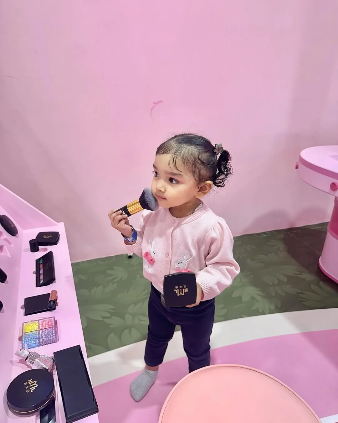 Gelagat Comel Rainaa Tarik Perhatian, Anak Perempuan Rizman Nordin & Nurida Suraya Cecah Usia 2 Tahun!