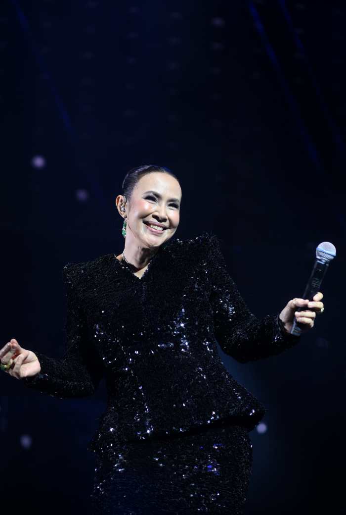 Fauziah Latiff Menyanyi Dari Hati, Rendah Diri Minta Maaf Sepanjang Konsert 11 Fauziah Latiff Menyanyi Dari Hati, Rendah Diri Minta Maaf Sepanjang Konsert